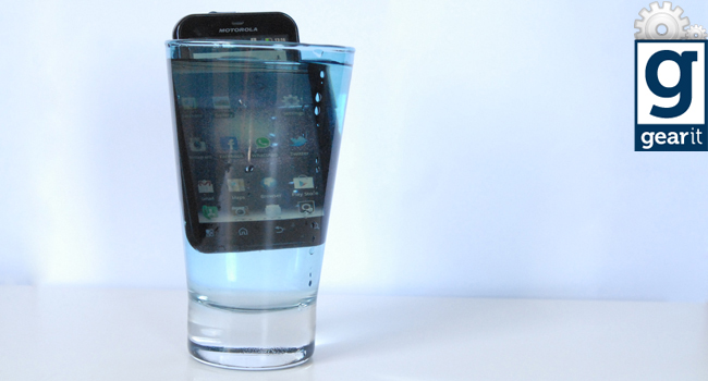 Motorola Defy plus in water