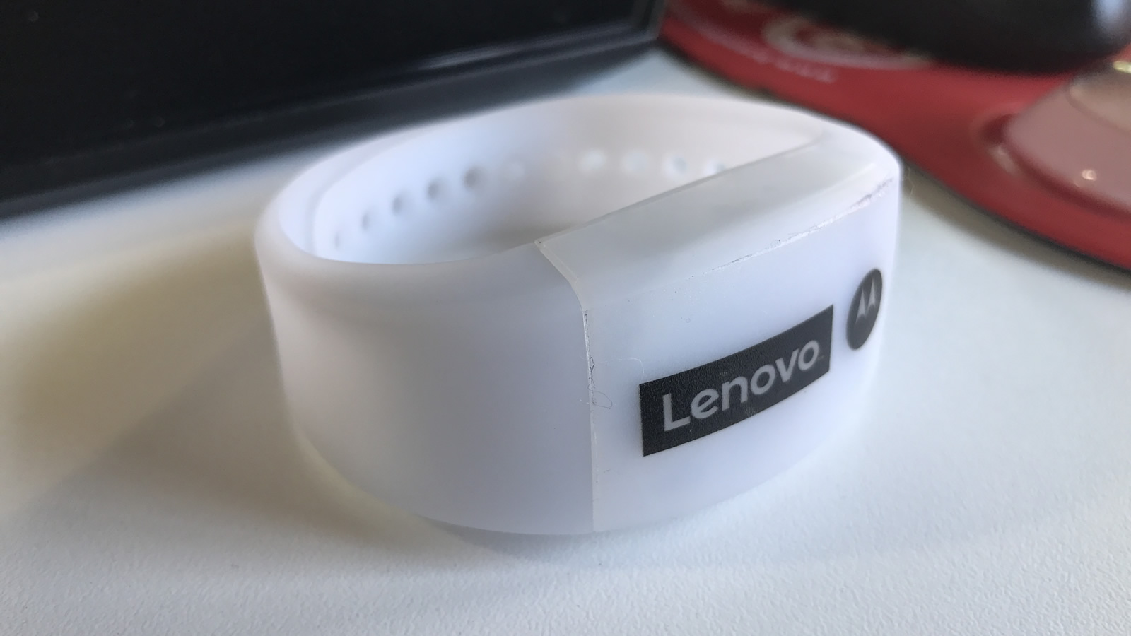 Lenovo Moto prize bracelet: the worst fitness tracker I've ever used -  Gearburn