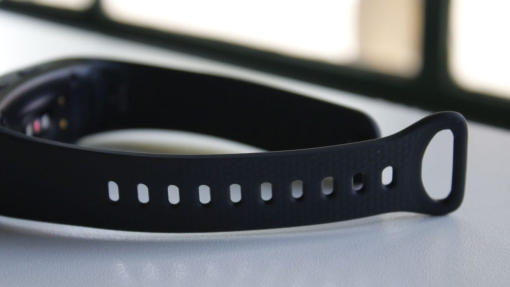 samsung gear fit 2 vs fitbit charge 2