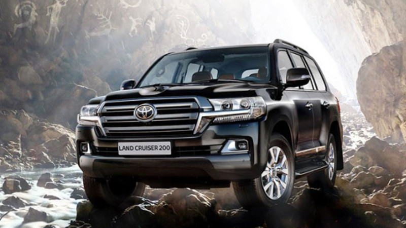 5 Things We Want In The New Toyota Land Cruiser Sponsored