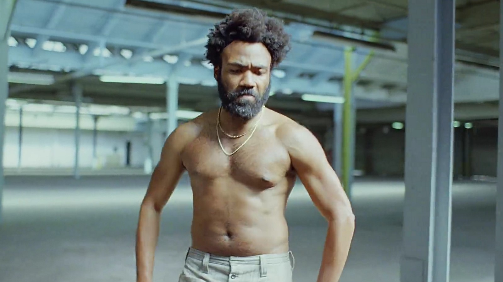 She is america. Марсианин чайлдиш Гамбино. This is America актер. Childish Gambino фильмы. Чайлдиш Гамбино семья.